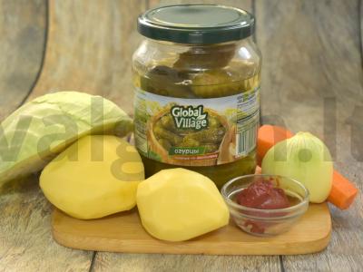 Šči su mėsos sultiniu ir marinuotais agurkais Žingsnis 1