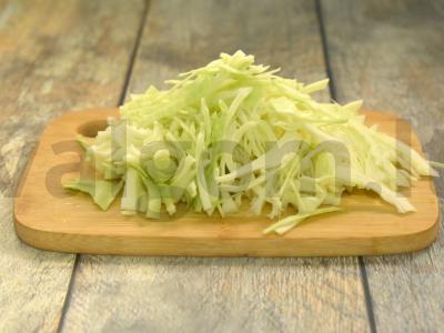 Šči su mėsos sultiniu ir marinuotais agurkais Žingsnis 3