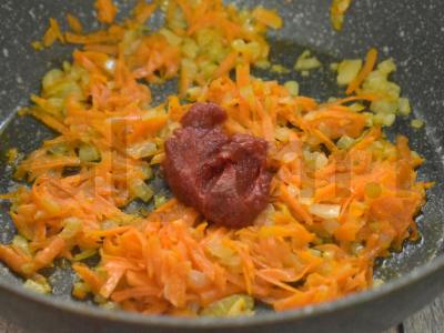 Šči su mėsos sultiniu ir marinuotais agurkais Žingsnis 4