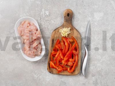 Nudų su vištiena ir daržovėmis azijietišku stiliumi Žingsnis 1