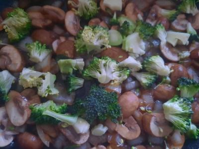 Pasta ptitim su karališkais grybais ir brokoliais Žingsnis 4