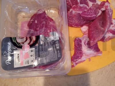 Mėsa prancūziškai su bulvėmis, svogūnais ir pomidorais Žingsnis 2