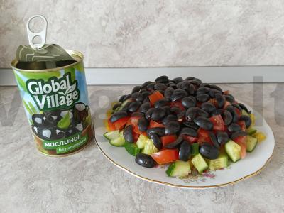 Šviežių daržovių, alyvuogių ir fetos sūrio salotas Žingsnis 4