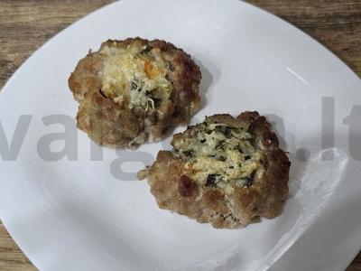 Mėsos krepšeliai su marinuotais agurkais pagrindine nuotrauka