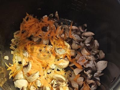 Troškinta kopūstai su grybais ir mėsos asorti lėtoje viryklėje Žingsnis 3