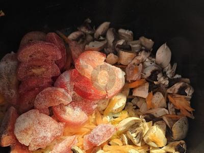 Troškinta kopūstai su grybais ir mėsos asorti lėtoje viryklėje Žingsnis 4