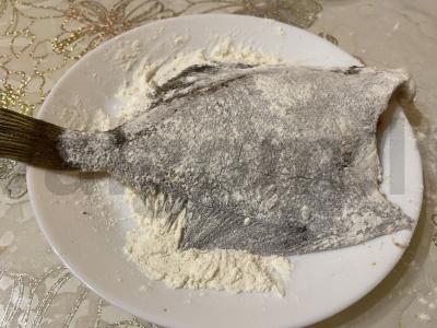 Kepta plokščia žuvis su lygia auksine plutele Žingsnis 3