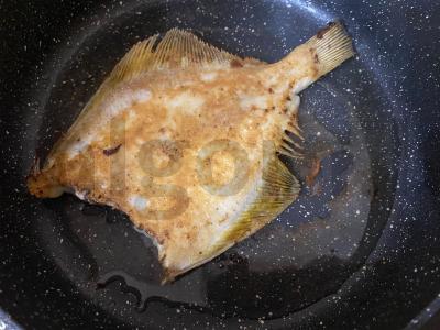 Kepta plokščia žuvis su lygia auksine plutele Žingsnis 5