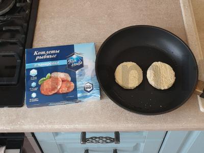 Žuvies burgeris su sūriu ir agurku Žingsnis 1