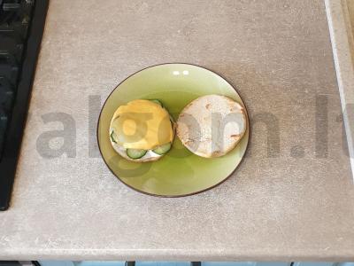Žuvies burgeris su sūriu ir agurku Žingsnis 5