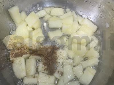 Sluoksniuota tešla su riešutais ir obuoliu Žingsnis 4