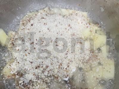 Sluoksniuota tešla su riešutais ir obuoliu Žingsnis 5