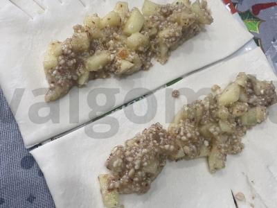 Sluoksniuota tešla su riešutais ir obuoliu Žingsnis 7