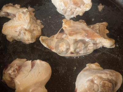 Vištiena, troškinta su ryžiais „Išskirtinė“, su česnaku Žingsnis 3