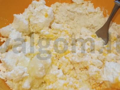 Varškės sūreliai su abrikosų džemu Žingsnis 1