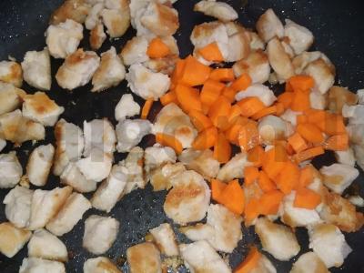 Makaronai su pomidorais, paprikomis ir vištienos krūtinėle Žingsnis 2