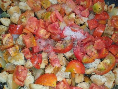 Makaronai su pomidorais, paprikomis ir vištienos krūtinėle Žingsnis 5