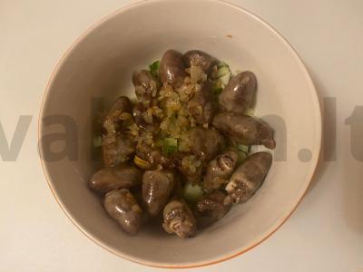 Salotas „Gala“ su vištienos širdelėmis ir daržovėmis Žingsnis 6