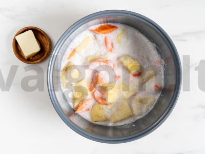 Bulvės su grietine lėtoje viryklėje Žingsnis 3