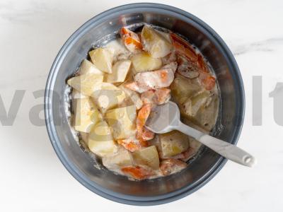 Bulvės su grietine lėtoje viryklėje Žingsnis 4