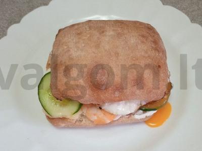 Ciabatta burgeris su krevetėmis, sūriu ir kiaušiniu pagrindine nuotrauka