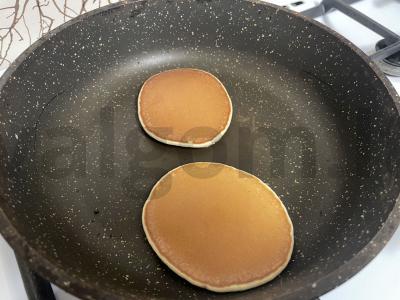 Klasikiniai švelnūs blynai su kondensuotu pienu Žingsnis 5