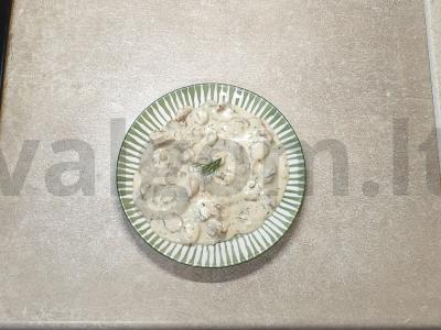 Kepti pievagrybiai grietinėlės padaže pagrindine nuotrauka