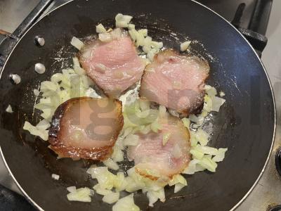 Keptas kiaušinienė su kvapniu šonine Žingsnis 7