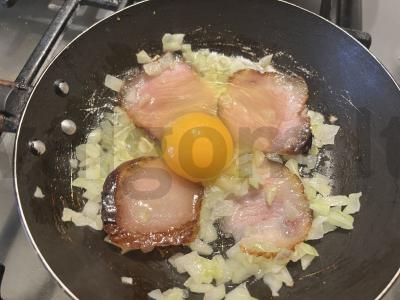 Keptas kiaušinienė su kvapniu šonine Žingsnis 8