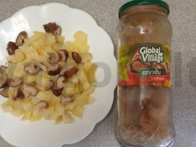 Bulvių salotos su marinuotais grybais Žingsnis 2