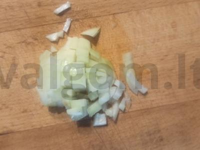 Vegetariškas boršas su džiovintomis morkomis ir česnaku Žingsnis 2