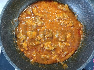 Kiaulienos guliašas pomidorų sultyse pagrindine nuotrauka