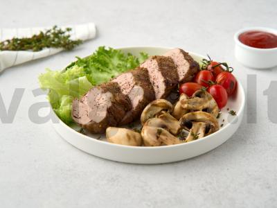 Sultinga kiaulienos nugarinė ant grotelių pagrindine nuotrauka