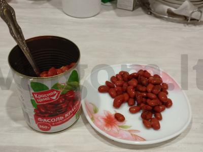 Salotas su rūkytomis vištienos krūtinėlėmis Žingsnis 3