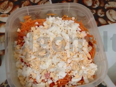 Salotas su rūkytomis vištienos krūtinėlėmis Žingsnis 5