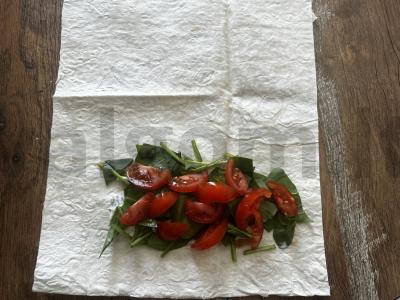 Kumpiai lavaše su špinatais ir pomidorais Žingsnis 6