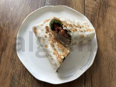 Kumpiai lavaše su špinatais ir pomidorais pagrindine nuotrauka