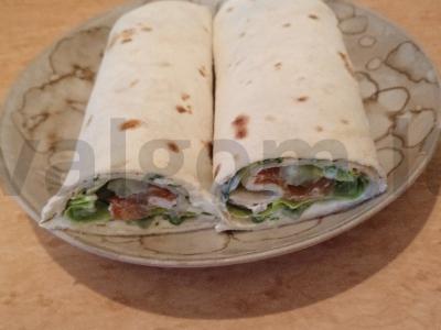 Lavašas su silpniai sūdyta lašiša pagrindine nuotrauka