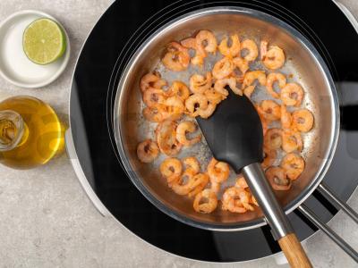 Krevetėmis ir pomidorų pasta pagamintas bisque Žingsnis 8