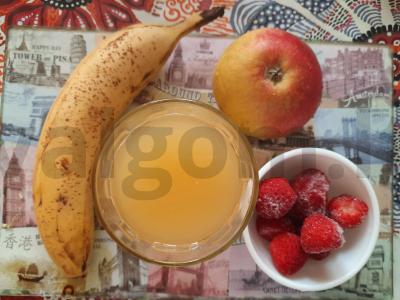 Ananasų ir braškių kokteilis su medumi Žingsnis 1