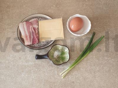 Kvapni kiaušinienė su bekonu ir žaliuosius svogūnais Žingsnis 1