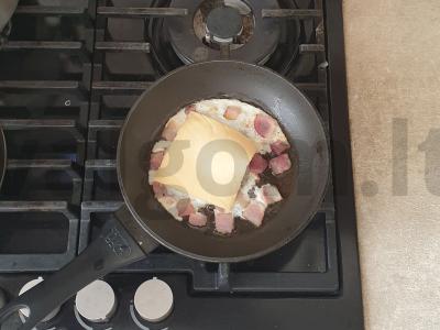 Kvapni kiaušinienė su bekonu ir žaliuosius svogūnais Žingsnis 5