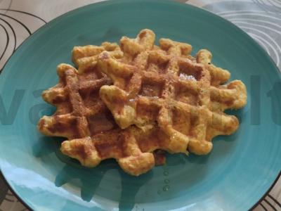 Naudingos avižų vafliai su morkomis ir obuoliais pagrindine nuotrauka