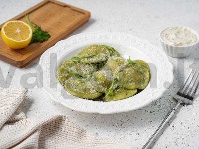 Ravioliai su lašiša ir petražolėmis pagrindine nuotrauka