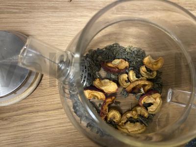 Gaivus juodasis arbata su obuoliais ir anyžiais Žingsnis 2