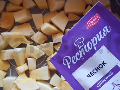 Kepta moliūgų su itališkais prieskoniais, česnaku ir alyvuogių aliejumi Žingsnis 3