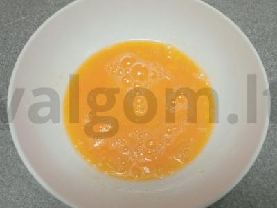 Ploni blynai ant vandens su vyšnių uogiene Žingsnis 2