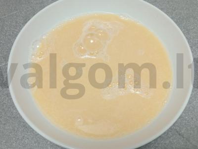 Ploni blynai ant vandens su vyšnių uogiene Žingsnis 3