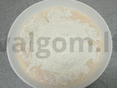 Ploni blynai ant vandens su vyšnių uogiene Žingsnis 4