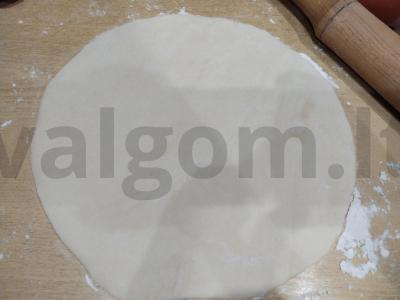 Pica „Mėsos“ su vyšniniais pomidorais ir alyvuogėmis Žingsnis 1